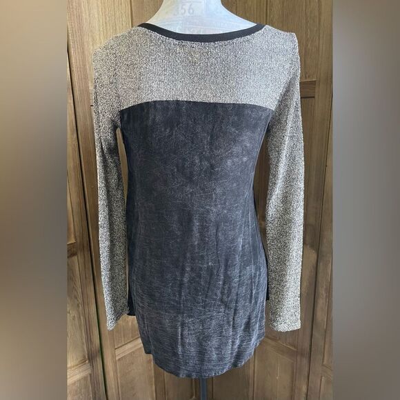 Women’s Scrapbook Black/Animal Print Blouse. - Picture 4 of 7